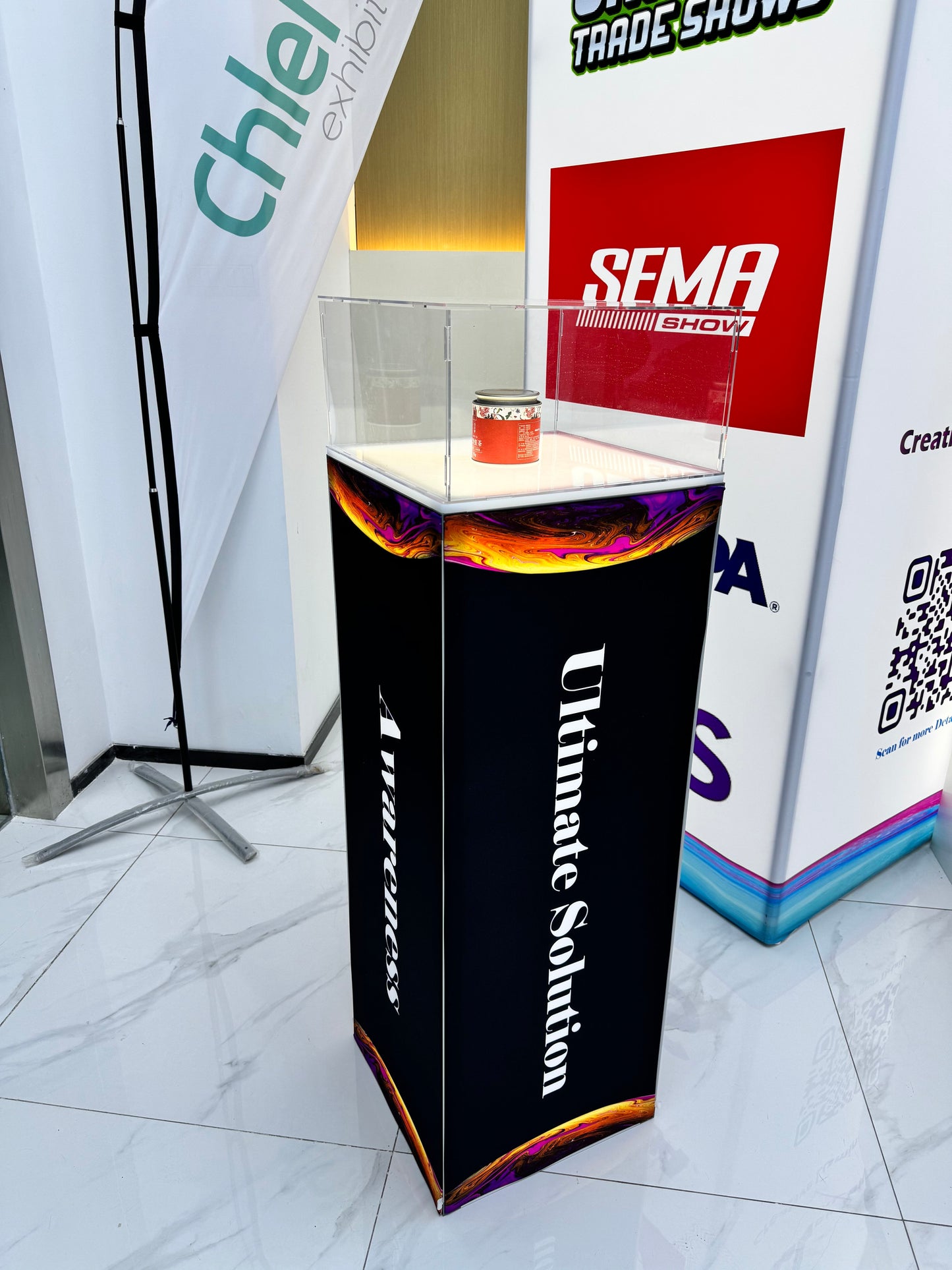 Trade Show Acrylic Showcase Display Cabinet with Built-In Lighting and Easy Installation