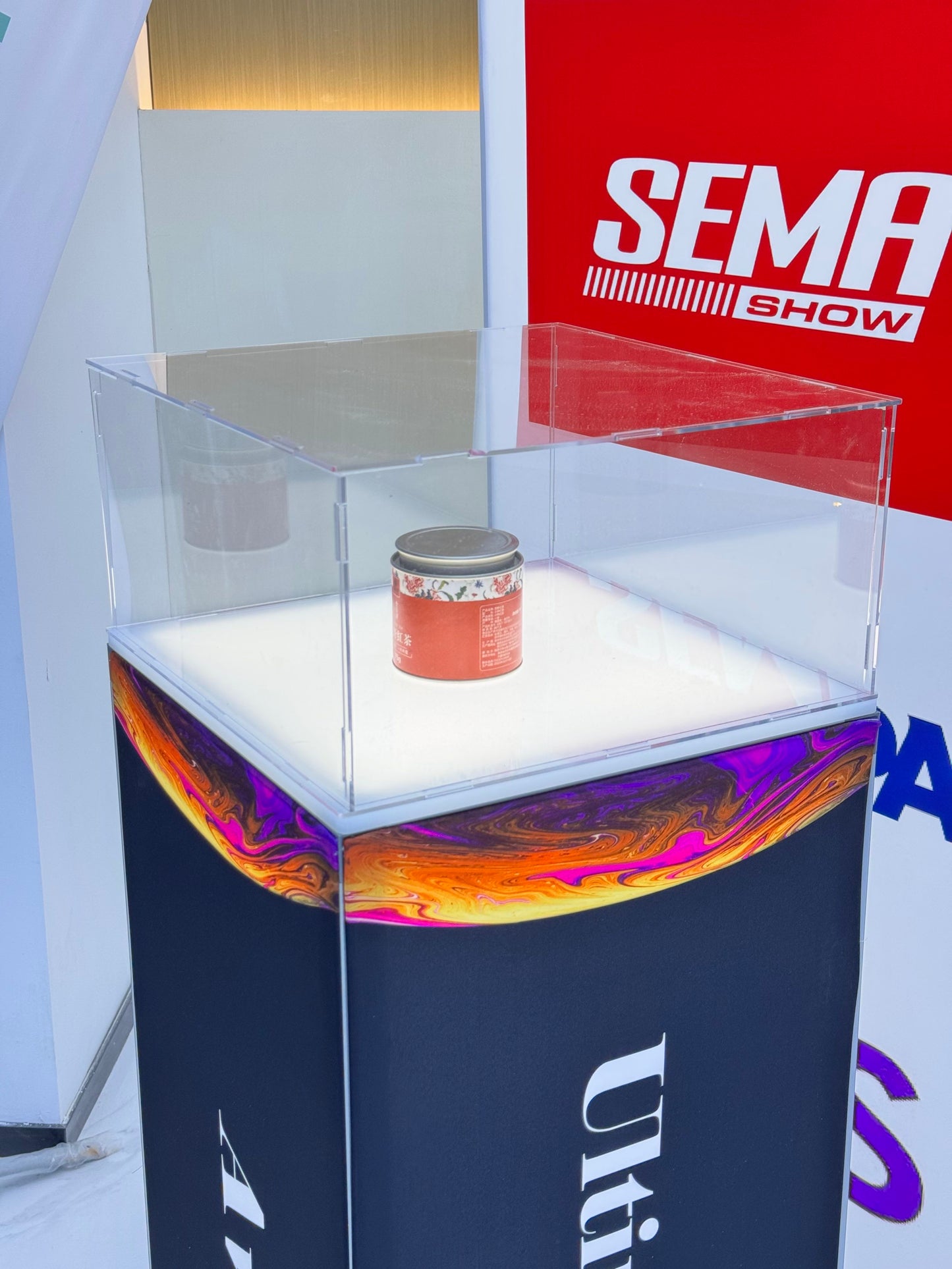 Trade Show Acrylic Showcase Display Cabinet with Built-In Lighting and Easy Installation