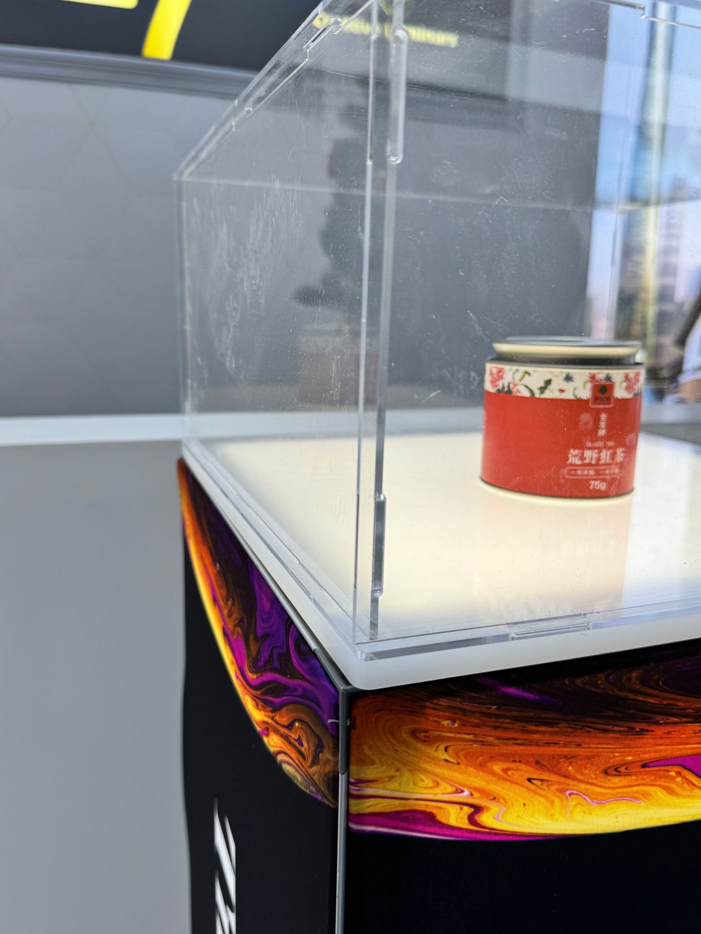 Trade Show Acrylic Showcase Display Cabinet with Built-In Lighting and Easy Installation