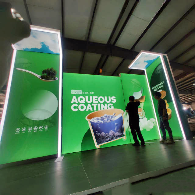 20x20 Custom Modular Hybrid Exhibit Booth Design with 3-Tier Display Table