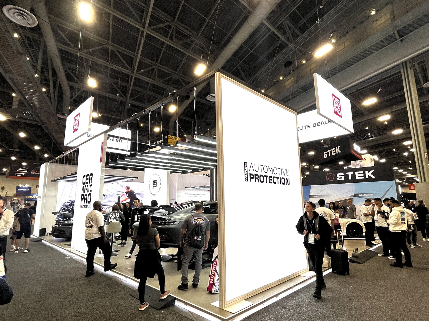 Custom Trade Show Booth Designs with Interactive LED Displays and Automotive Showpieces